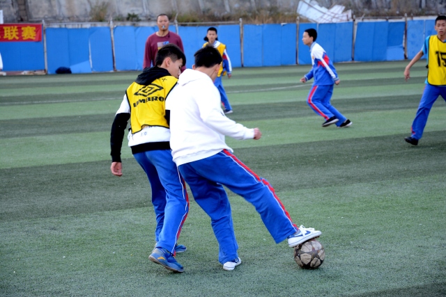 杨瀚森11+16+8青岛大胜新疆 上海3分险胜同曦